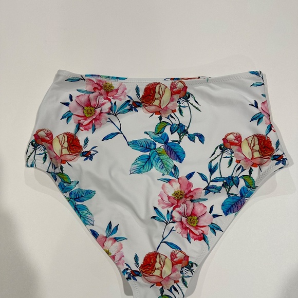 Bikini Bottom High Rise - Do no have size tag - (Can be Size L for measurements) - Picture 6 of 9